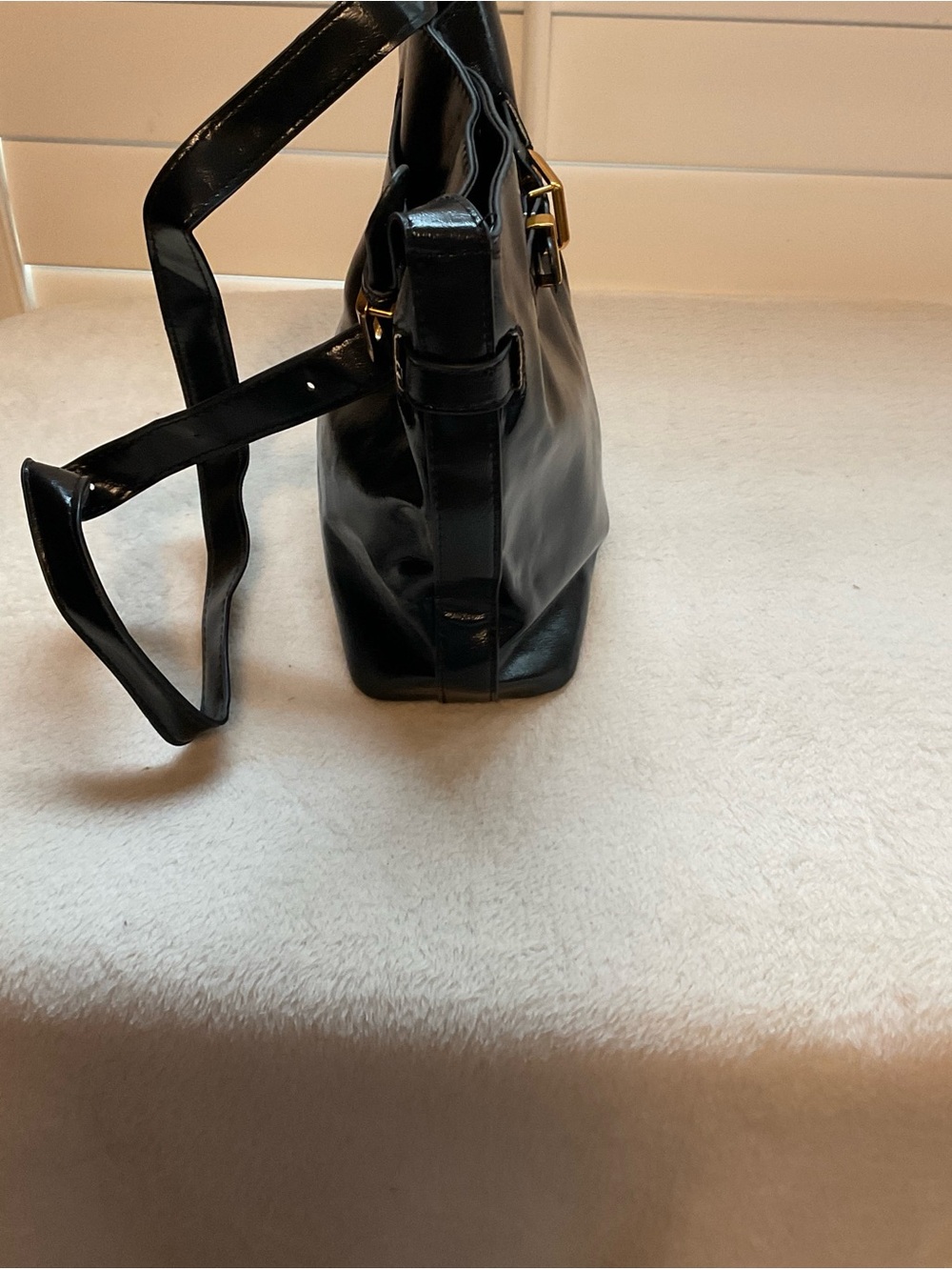 Sleek Black Patent Shoulder Bag with Gold Buckle Accent - Picture 2 of 6